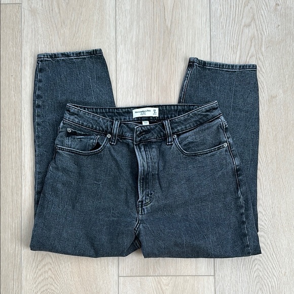 Abercrombie Curve Love High Rise Mom Jean - Picture 2 of 4